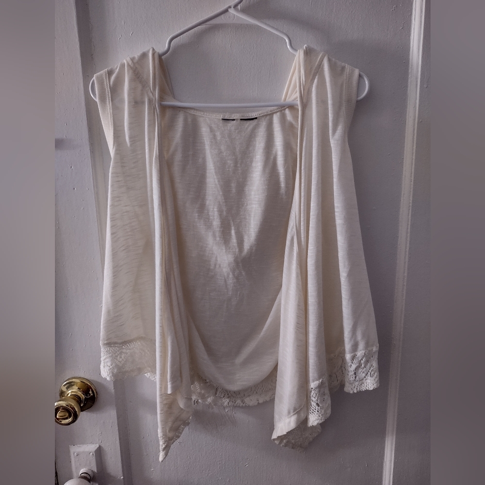 Elegant Cream Lace-Trimmed Opened Front Cardigan/Size Medium
